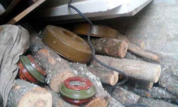 Вблизи Мариуполя обнаружили мины и боеприпасы. Фото: полиция