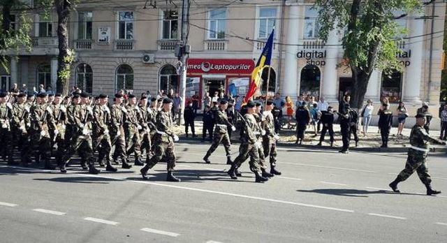 <p>Репетиція параду в Молдові. Фото: mil.gov.ua</p>