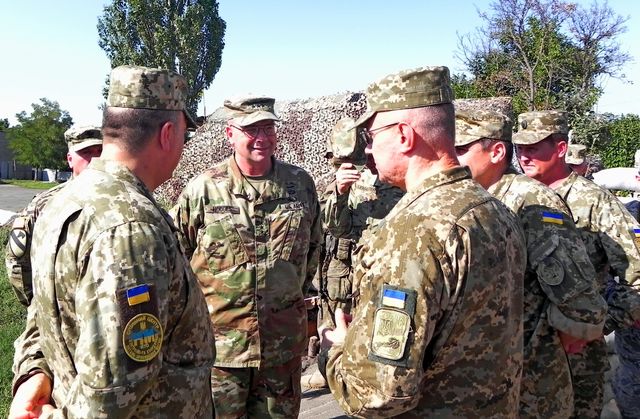 Делегация США посетила оперативно-тактическую группировку "Мариуполь". Фото: mil.gov.ua