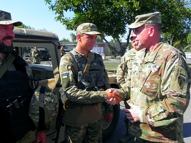 <p>Делегація США відвідала оперативно-тактичне угруповання "Маріуполь". Фото: mil.gov.ua</p>