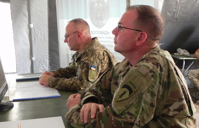 <p>Делегація США відвідала оперативно-тактичне угруповання "Маріуполь". Фото: mil.gov.ua</p>