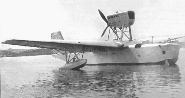 МБР-2 (1932), первая летающая лодка Георгия Бериева. 29-летний Бериев только-только был назначен в авиаконструкторскую группу приглашённого в СССР француза Поля Эме Ришара. Но Ришар вернулся на родину, не дожидаясь окончания контракта, и, по сути, разработка первой советской летающей лодки легла на молодого инженера Бериева. С задачей он справился. Первый полёт МБР-2 совершила 31 мая 1932 года, всего было выпущено 1365 экземпляров.<br />
