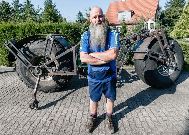 Фрэнк Доз построил 940-килограммовый велосипед
