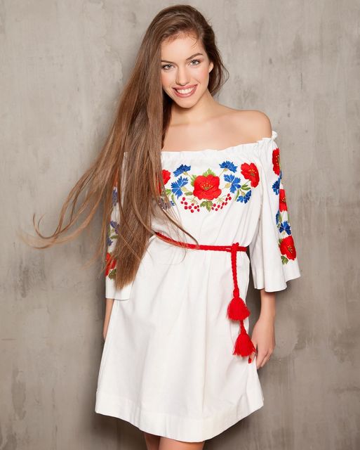 "Мисс Украина 2016"  Александра Кучеренко. Фото: instagram.com/aakucherenko