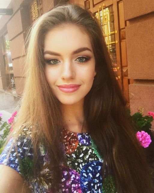 "Мисс Украина 2016"  Александра Кучеренко. Фото: instagram.com/aakucherenko