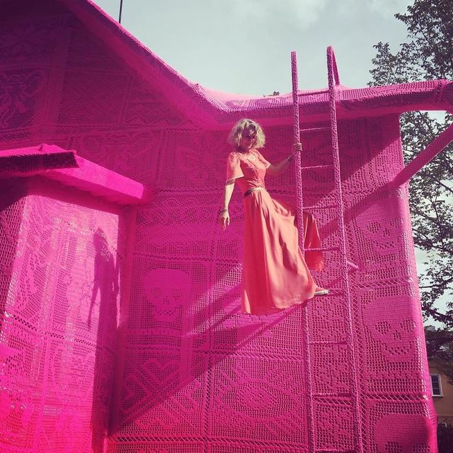 Розовый дом. Фото: instagram.com/oleknyc