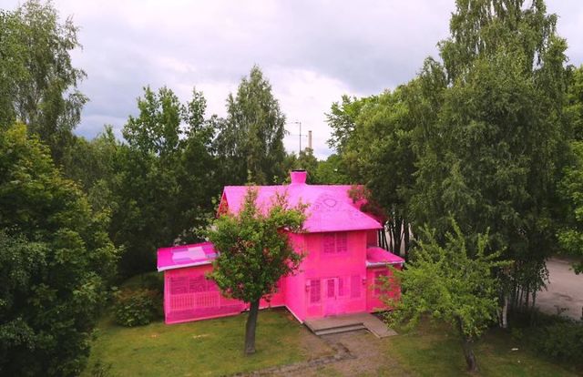 Розовый дом. Фото: instagram.com/oleknyc
