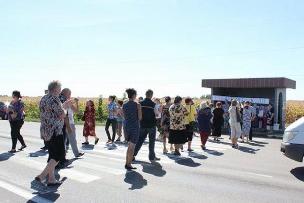 <p><span>Українці перекрили трасу в Кіровоградській області. Фото: &laquo;Гречка&raquo;</span></p>