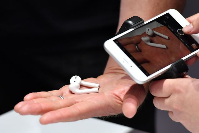 <p>Новинки від Apple: флагманський смартфон iPhone 7, бездротові навушники і нові функції в Apple Watch, фото AFP</p>