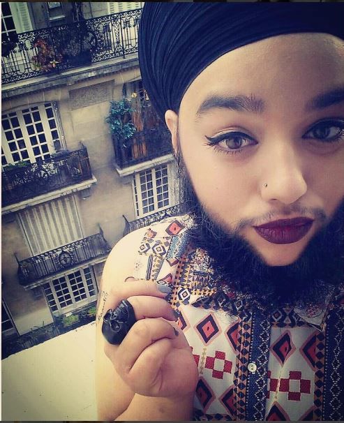 Девушка научилась жить с бородой. Фото: instagram.com/harnaamkaur