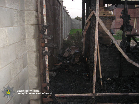 В Ровно во дворе народного депутата раздался взрыв и загорелась деревянная беседка