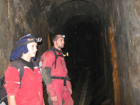 Фалькон и Яна каждые выходные исследуют подземный Киев. Фото Леси Шелест