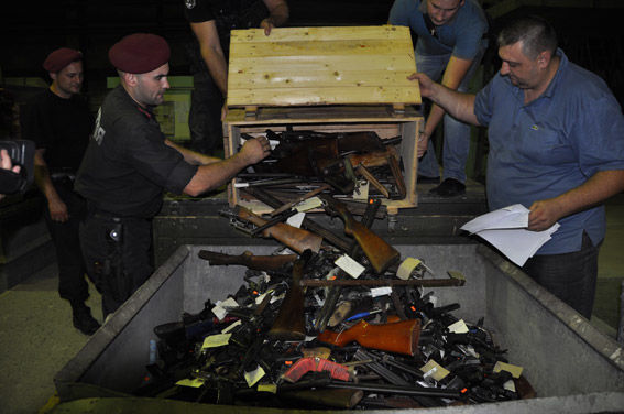 Правоохранители уничтожили почти 340 единиц оружия. Фото: полиция