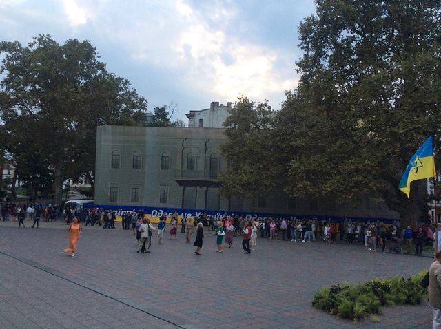 <p><span>В Одесі наново поставлений намет "Антитрухановського майдану" перемістили подалі від мерії</span></p>
