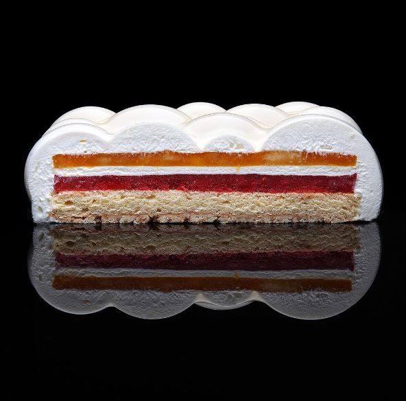 Необычные десерты отметили влиятельные издания. Фото: instagram.com/dinarakasko