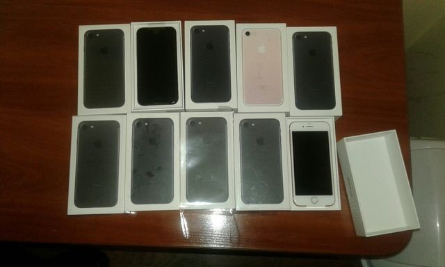 Таможенники изъяли 10 смартфонов iPhone 7. Фото: ГФС