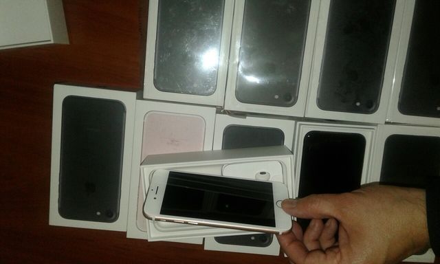 Таможенники изъяли 10 смартфонов iPhone 7. Фото: ГФС