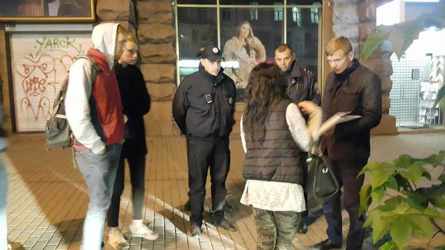 <p><span>У центрі Києва поліція затримала неповнолітню наркоторговку,</span>&nbsp;фото Влад Антонов/Сегодня</p>