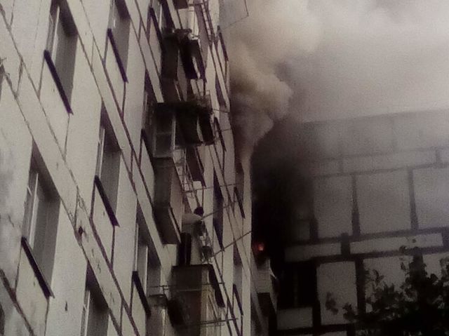 В результате происшествия сильно пострадали три этажа жилого здания. Фото: gorod.dp.ua