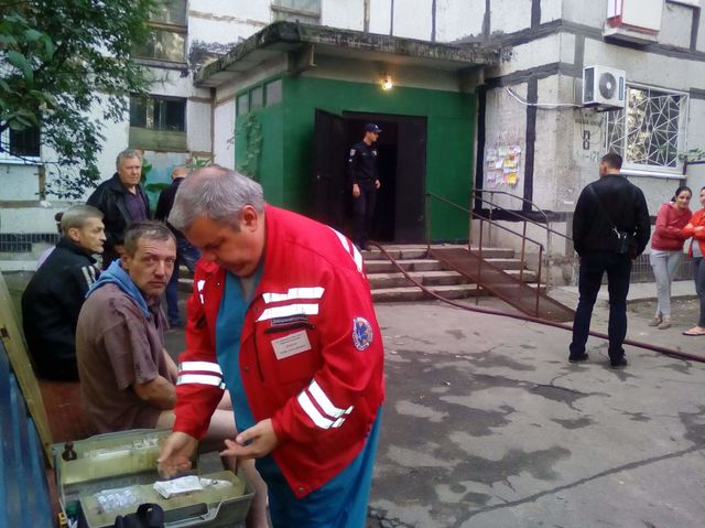 В результате происшествия сильно пострадали три этажа жилого здания. Фото: gorod.dp.ua