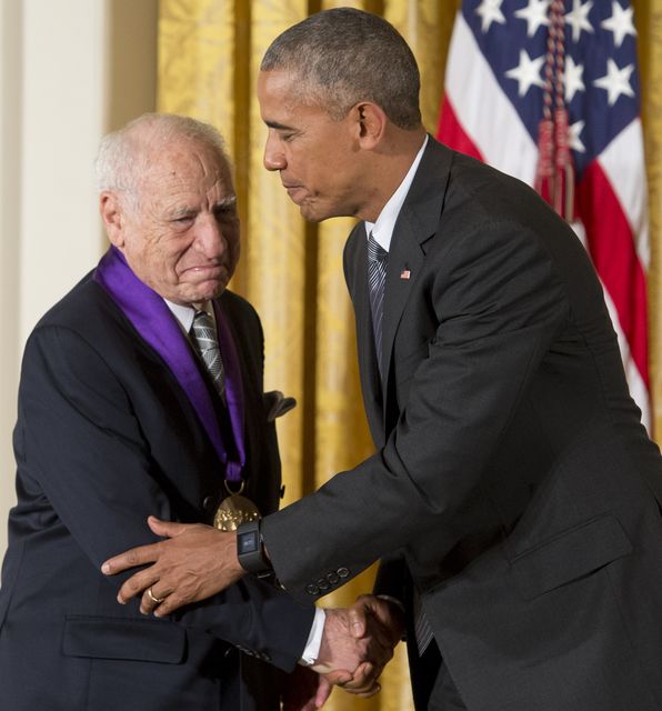 <p>Мел Брукс і Барак Обама. Фото: AFP</p>