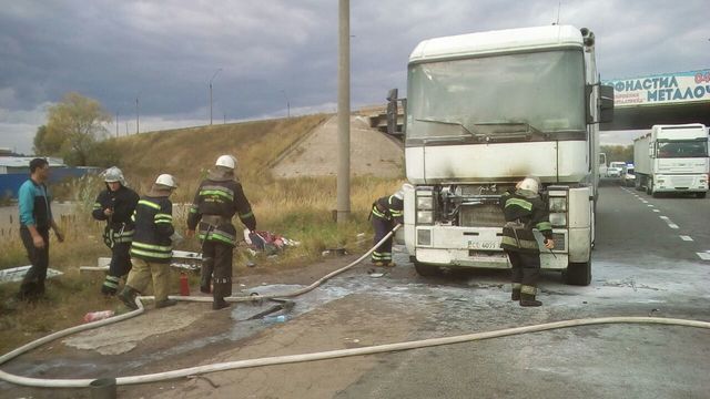 <p>Під Києвом спалахнула вантажівка, фото Влад Антонов / Сьогодні</p>