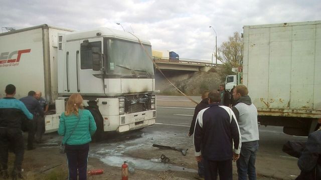 <p>Під Києвом спалахнула вантажівка, фото Влад Антонов / Сьогодні</p>