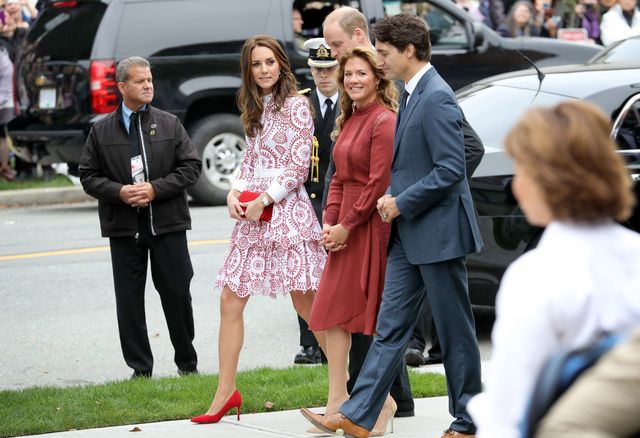 <p>Кейт Міддлтон з чоловіком в Канаді. Фото: AFP</p>