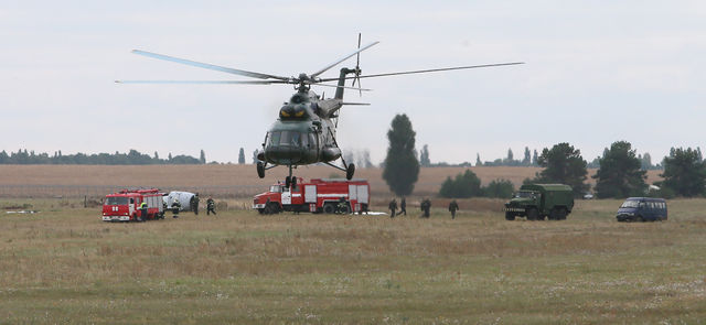 Эвакуация. Спасательный вертолет прибыл на место крушения в считаные минуты | Фото: Александр Яремчук