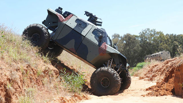 Combat Guard від ізраїльської компанії IMI, позашляховик з колесами діаметром 137 см. 300 