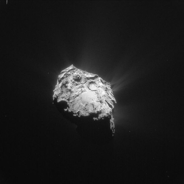 <p>Фото комети Чурюмова-Герасименко, які &laquo;Розетта&raquo; зробила за більш ніж два роки досліджень. Фото: MPS/ESA</p>