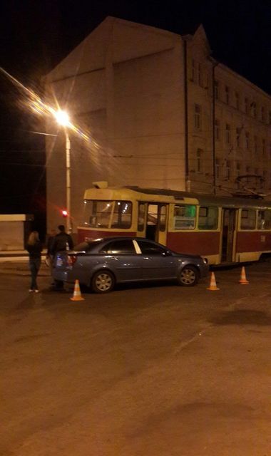 Трамвай сошел с рельсов. Фото: соцсети