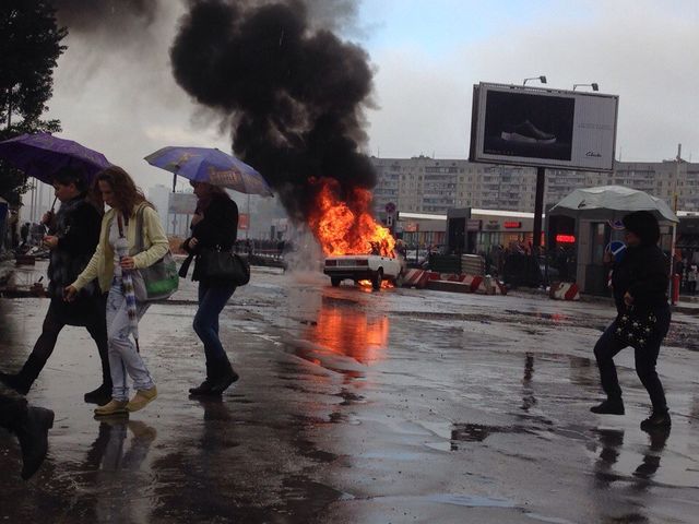 В Харькове горел автомобиль. Фото: соцсети