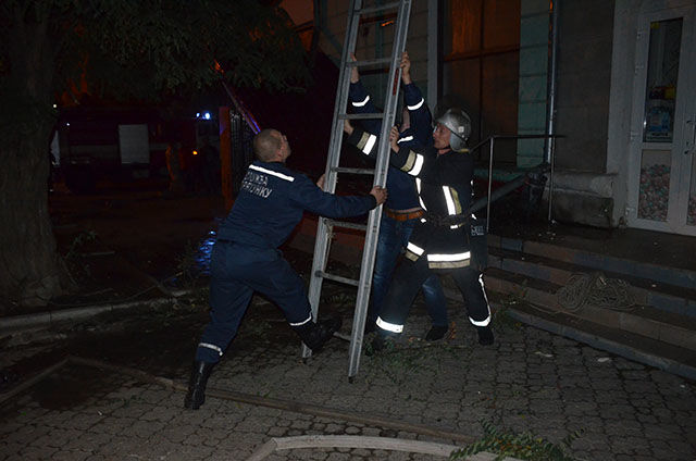 В Николаеве горело общежитие. Фото: ГСЧС