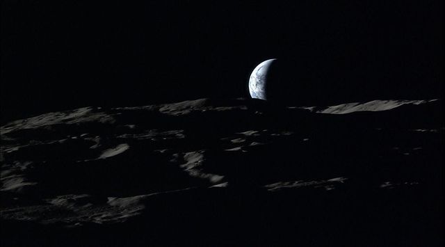 <p>Земля заходить за горизонт. Фото: NHK / JAXA</p>