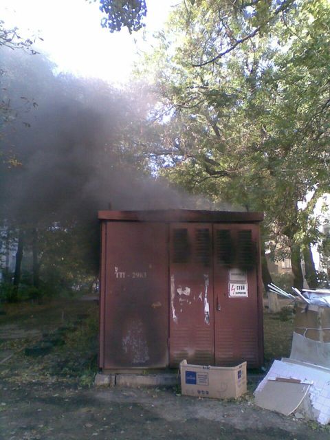 <p>В Одесі загорілася трансформаторна будка. Фото: кореспондент &laquo;Сегодня.ua&raquo;</p>
