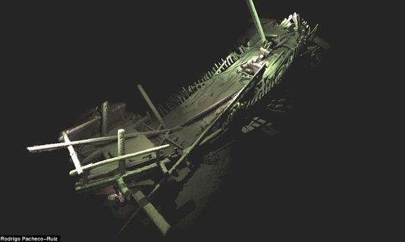 Фото: Daily Mail  На дне Черного моря нашли древние корабли 2