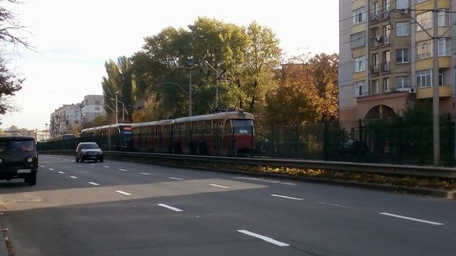 В Киеве второе утро подряд – "трамвайная пробка" | Фото: Александр Марущак