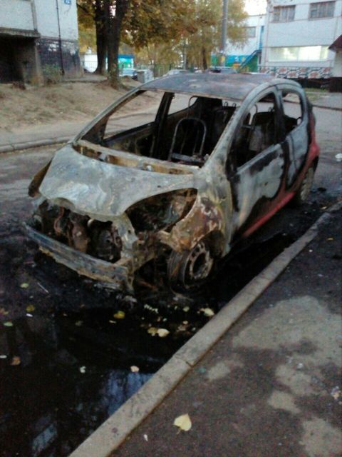 В Харькове пылают авто. Фото: соцсети