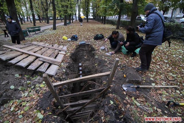 <p>Археологи розкопали в історичній частині Житомира старовинне підземелля і монети. Фото: Zhitomir.info</p>