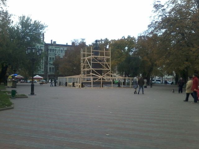 Памятник графу Михаилу Воронцову готовят к реконструкции. Фото: Полина Мордынская
