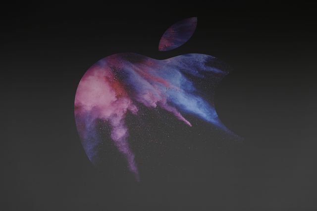 <p>Apple представила MacBook з двома дисплеями, фото AFP</p>