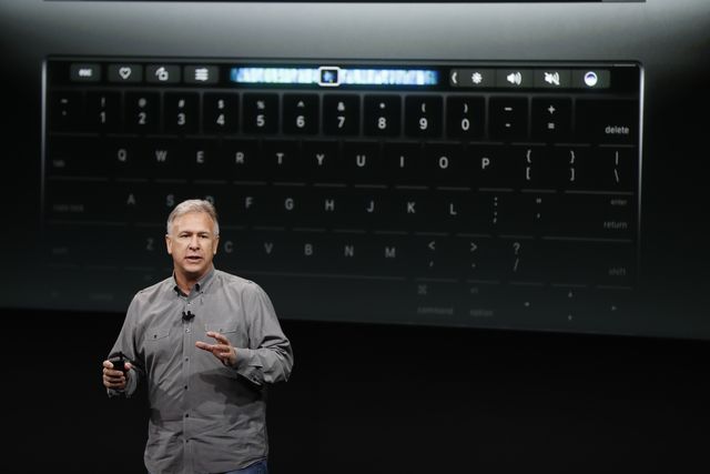 Apple представила MacBook с двумя дисплеями, фото AFP