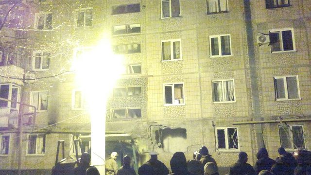 <p>Макіївка потрапила під обстріл: зруйновані будинки, є жертви, фото Twitter</p>
