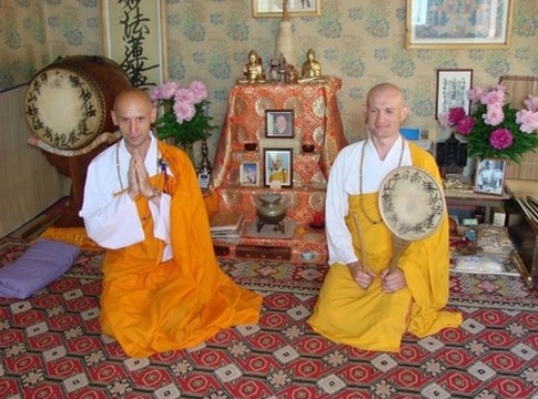 Монах Роман Турчин (справа) с Сергеем Филоненко