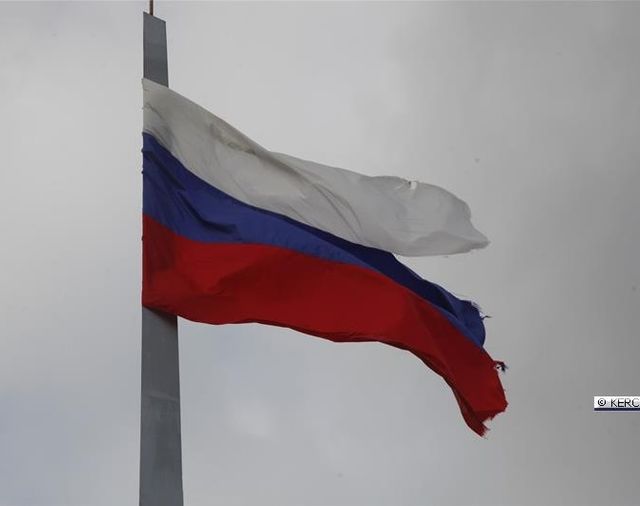 Флаг изрядно обтрепался. Фото: kerch.com.ru