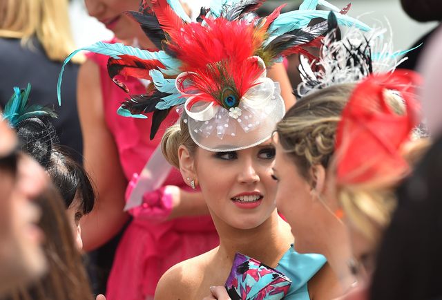 <p>Парад капелюшків на скачках в Мельбурні. Фото: AFP</p>