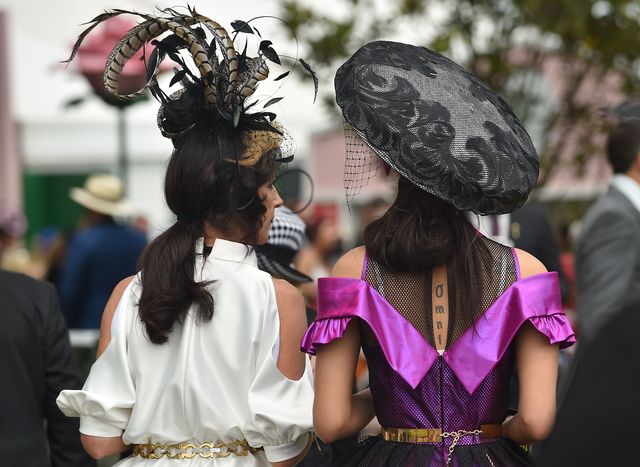 Парад шляпок на скачках в Мельбурне. Фото: AFP