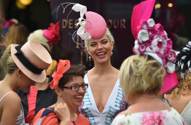 <p>Парад капелюшків на скачках в Мельбурні. Фото: AFP</p>