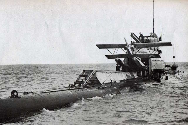 HMS M2 — экспериментальная британская субмарина-авианосец, запускающий небольшой самолет в воздух с помощью катапульты. Проблема была в том, что M2 строили на основе субмарин К-класса, называемых не иначе как 
